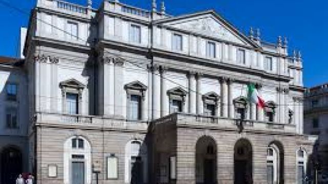 Italy Closes Theatres